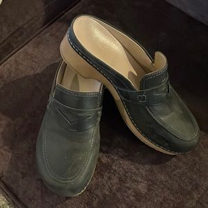 Dansko black nubuck leather mule, tan memory foam EVA footbed